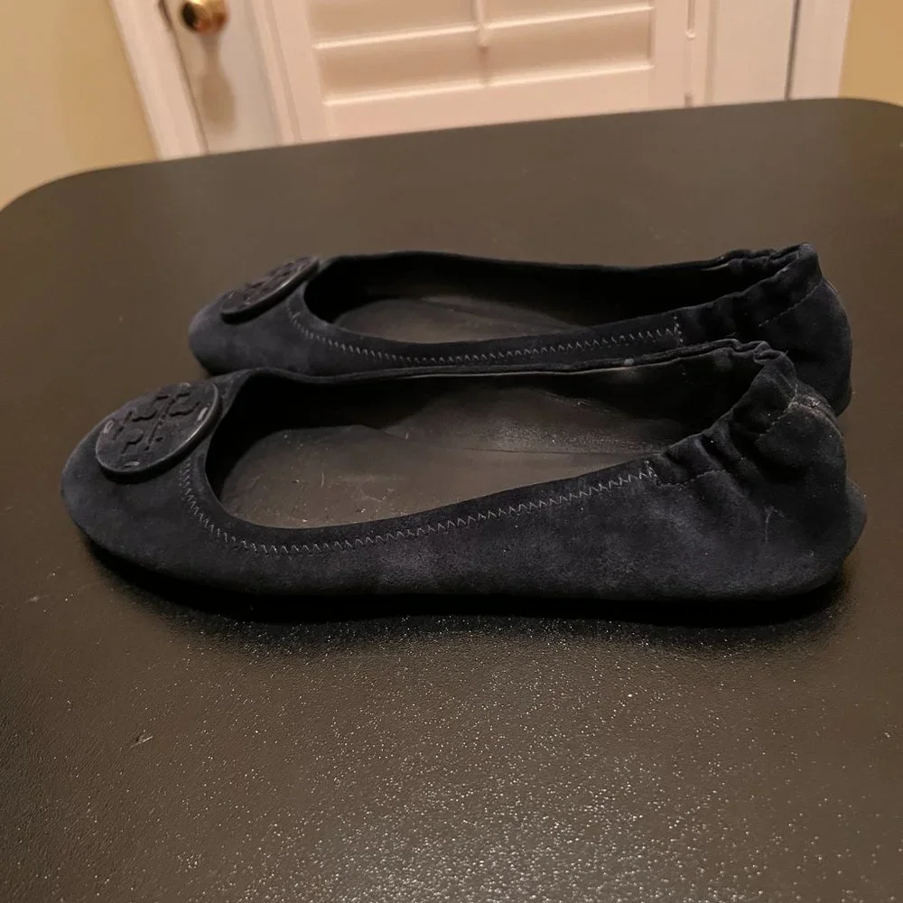 Tory Burch size 9.5 navy suede flats